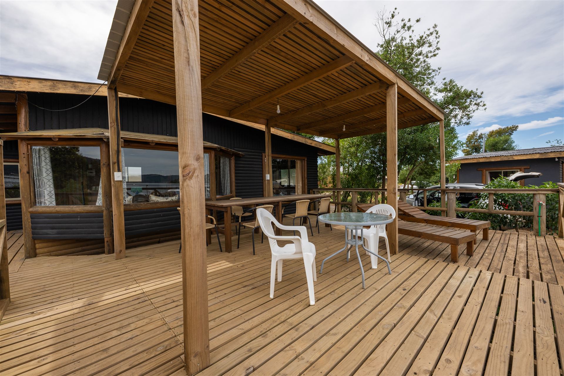 Terraza exterior con vista al lago